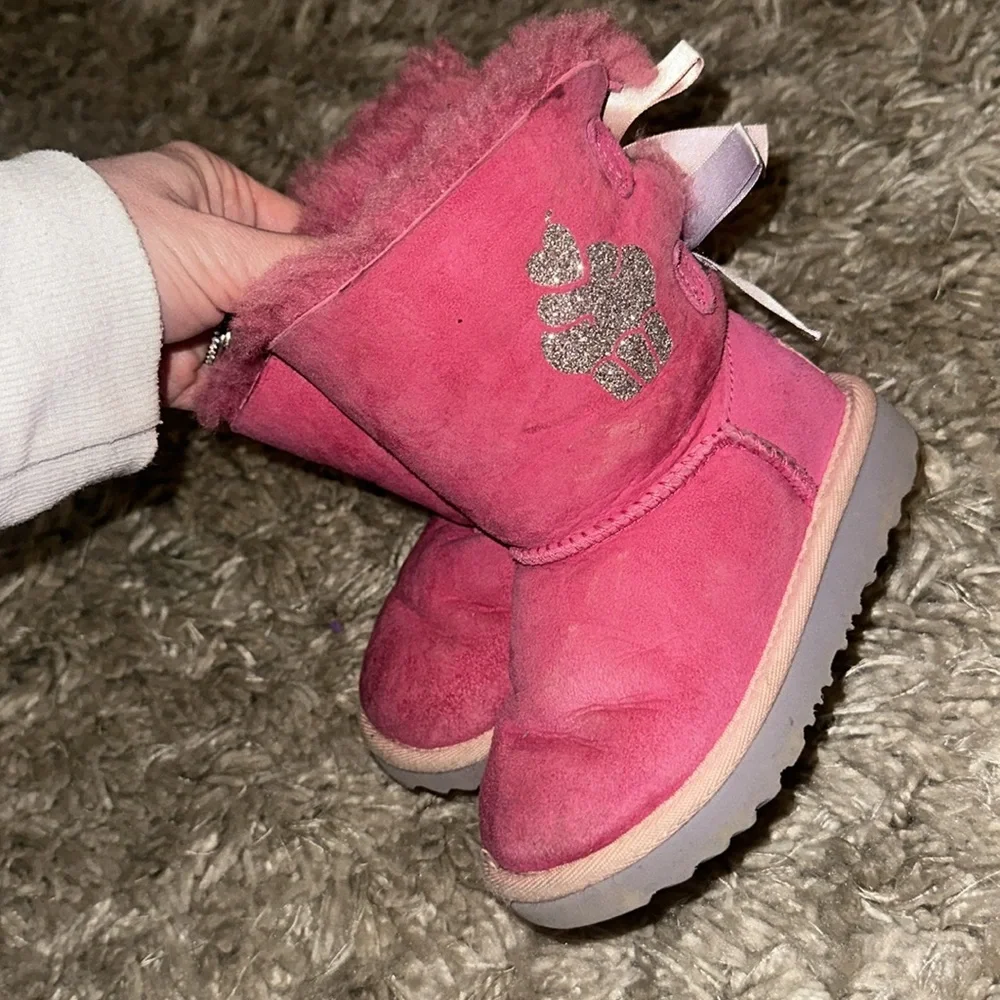 UGGS - Picture 5 of 7